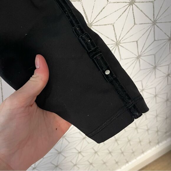 Lululemon Black Wunder Under Crop 21” - Picture 2 of 7